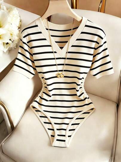SHEIN Franclia Bộ đồ liền thân thanh lịch, kiểu dáng cổ chữ V kẻ sọc, thích hợp mặc hàng ngày và trong các kỳ nghỉ.