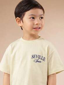 SUMWON Conjunto de camiseta de manga corta con estampado gráfico inspirado en la vintage Sevilla, España y pantalones cortos con cordón para niños, coordinado de verano - Amarillo - Ver 5