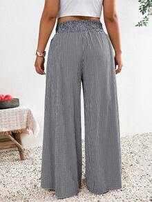 SHEIN Frenchy Quần ống rộng dáng suông kẻ caro dành cho nữ cỡ lớn, cạp chun co giãn, thắt dây, thích hợp cho kỳ nghỉ. - Đen và trắng - Xem 2