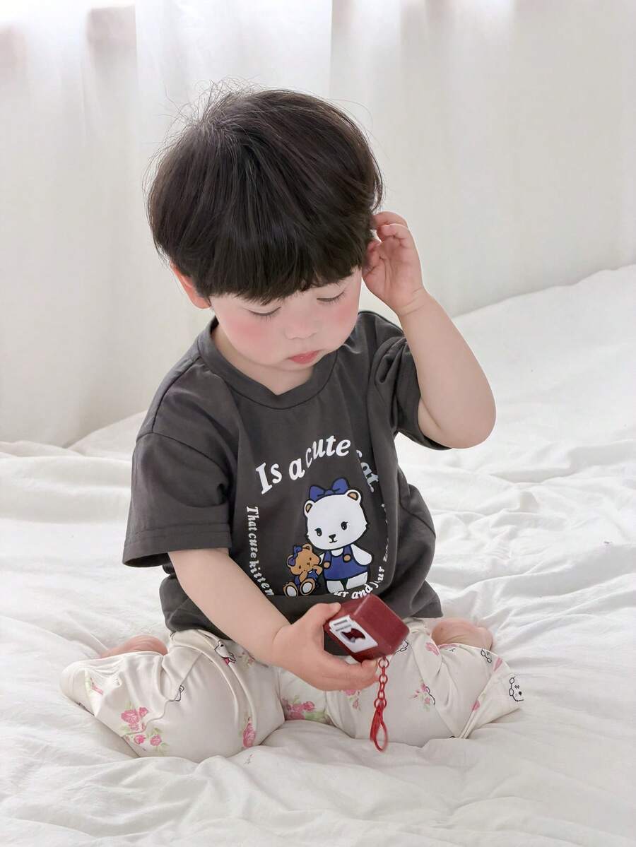 DAZY 2件套幼儿男童卡通印花圆领T恤和裤子家居服套装 - 灰色 - 查看 1
