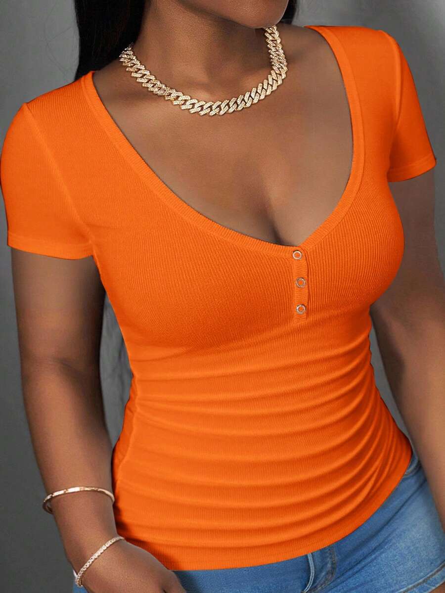 Slaydiva 2025新款夏秋休閒基本百搭V領短袖側褶修身女款T恤,適合日常、旅行、返校、畢業、派對聚會、休閒、畢業、早午餐、機場、基本款、百搭、夏季上衣 - 橘色 - 查看 1