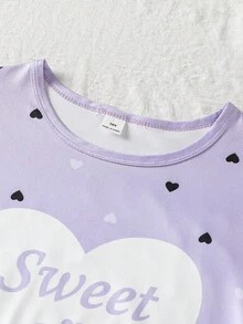 Genkimix Kids 2套青少年女孩時尚睡衣，圓領短袖搭配長褲。淺紫色套裝飾有小黑白心形圖案與圖形心形印花。採用柔軟針織材質，舒適親膚，適合春季或秋季居家休閒穿著。 - 紫色 - 查看 4