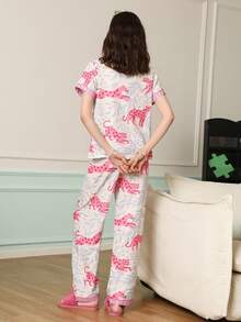 Chillnights Bộ đồ ngủ nữ dáng rộng, phối màu họa tiết da báo và lá cây, cổ ve áo, cài cúc phía trước, kiểu dáng thường ngày. - Nhiều màu - Xem 2