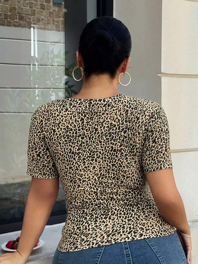 Dazy Plus Elastic Fitted Wrap Leopard Print Streetwear Blogger Round Neck Plus Size Women Short Sleeve T-Shirt
