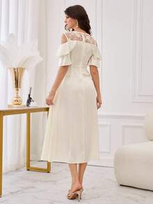 Modelyn Vestido mini de manga corta con hombros descubiertos, ajuste ceñido y volantes, con bordados y parches de malla en color albaricoque, con un estilo romántico francés - Albaricoque - Ver 6