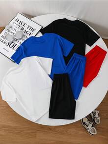 SHEIN 3套买二送一，儿童/青少年男童休闲运动百搭数字印花圆领宽松短袖T恤短裤套装，白色T恤套装，蓝色T恤套装，黑色T恤套装，基础款上衣，基础款下装，Y2K套装，SS26，夏季上衣，夏季短裤，夏季套装，男童套装，适合春夏、郊游、情人节、约会、旅行、度假、家庭聚会、返校、婚礼、派对、运动、生日派对等场合。 - 彩色 - 查看 3