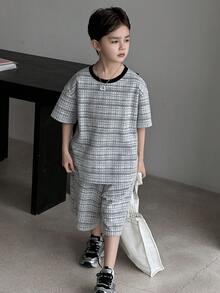 Dazy Kids Bộ áo thun và quần short kẻ caro dáng rộng, thời trang đường phố, phong cách thường ngày mùa hè dành cho bé trai. - Xám - Xem 7