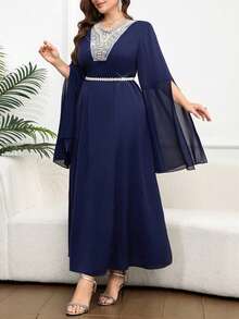 SHEIN Clasi Đầm cỡ lớn màu xanh hải quân đính ngọc trai và đá quý, phần eo được trang trí bằng đá. - Màu xanh hải quân - Xem 4