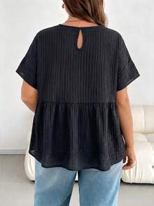 SHEIN Essnce 大码女装春夏时尚休闲宽松舒适日常显瘦透视纹理面料黑色短袖娃娃衫，女士衬衫，简约风格，外出上衣，欧洲夏季 - 黑色 - 查看 2