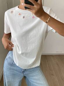 DAZY Áo thun nữ cổ tròn tay ngắn in họa tiết, kiểu dáng thường ngày. - trắng - Xem 2