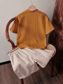 SHEIN Vacaura 男童通勤休闲条纹立领衬衫和条纹短裤两件套，舒适时尚 - 棕色 - 查看 2