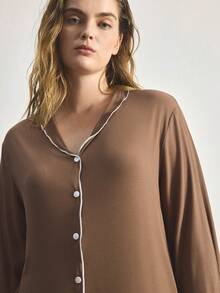 Ocili Áo ngủ cỡ lớn thoải mái, có gân, viền ren gỗ, cổ bẻ, cúc vỏ sò. - Màu Khaki - Xem 5