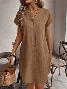 SHEIN Tall CURVE 大码女式纯色V领短袖单排扣休闲连衣裙 - 棕色 - 查看 3