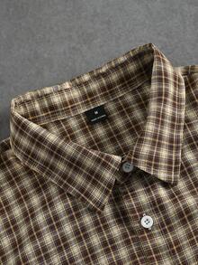 STYNVO Áo sơ mi ngắn tay kẻ caro thoải mái dành cho nam và quần short cạp chun có dây rút, áo sơ mi thêu chữ tinh tế, thích hợp cho nam giới đi nghỉ mát, gặp gỡ bạn bè, dự tiệc, công sở, kinh doanh, đặc biệt thích hợp cho mùa xuân và mùa hè. - màu nâu - Xem 4
