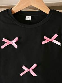 SHEIN Conjunto de camiseta de manga corta con cuello redondo blanco y decoración de moño dulce + falda vaquera con bordado de lazo 3D rosa para niñas en primavera/verano, conjunto ligero, dulce y lindo, de moda y minimalista, adecuado para uso diario, ocio, escuela y otras ocasiones - Multicolor - Ver 5