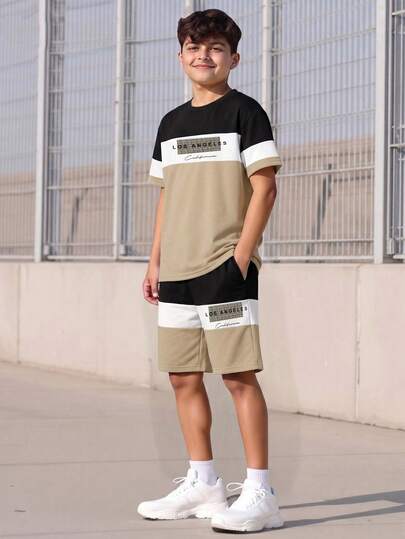 SHEIN Vacaura 2件套青少年男童休闲条纹印花短袖T恤和简约运动跑步短裤，透气户外套装，适合多个季节穿着