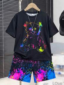 SHEIN 2件套儿童青少年男童休闲校园可爱街头扎染小熊图案圆领T恤和短裤套装，适合通勤、上学、日常休闲穿着、运动、春夏穿着 - 黑色 - 查看 3