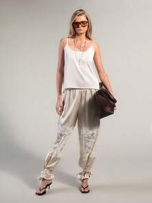Rouah Pantalones anchos y sueltos de mujer con contraste de encaje de satén, con cordón en el tobillo, ligeros y perfectos para vacaciones de verano - Albaricoque - Ver 3