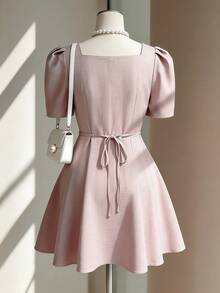 Endroma Vestido mini asimétrico de línea A con botones de cristal rosa pastel, diseño francés elegante, versátil para vacaciones y uso diario - Rosa - Ver 2