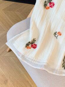 GlowEve Conjunto de 2 piezas de blusa sin mangas con volantes y lazo bordado en color albaricoque y shorts, conjunto de vacaciones para mujer - Albaricoque - Ver 4