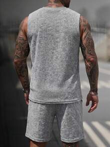 Manfinity CasualCool Bộ 2 món gồm áo tank top cổ tròn thoải mái và quần short cạp chun có dây rút dành cho nam, thích hợp cho kỳ nghỉ, tiệc tùng, đi chơi, thể thao, công sở. Bộ áo tank top và quần short kiểu Nhật cổ điển cho mùa xuân/hè, áo tank top thiết kế vạt cong, bộ đồ cổ điển được ưa chuộng, thích hợp để mặc hoặc làm quà tặng cho bạn bè. - Xám - Xem 2