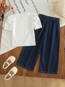 SHEIN 两件套女童针织白色纯色圆领休闲T恤和梭织碎花休闲裤套装，白色上衣饰有蝴蝶结装饰印花，适合4岁和5岁女孩穿着，舒适宽松的牛仔裤，适合女孩夏季穿着，可爱童装套装，适合女孩度假休闲穿着。 - 彩色 - 查看 8