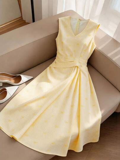 GlowEve Elegant Striped Bow Decor Sleeveless Pleated Midi Dress For Women