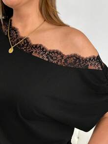 SHEIN Essnce 大码女装春夏时尚休闲优雅宽松弹力舒适日常百搭蕾丝边露肩短袖黑色T恤，外出上衣，简约风格，欧洲夏季，度假穿搭 - 黑色 - 查看 7