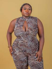 CurvyTilda Combinaison transparente sexy à imprimé animal et ajourée, grande taille. Tenue pour le Nouvel An, soirée, bal de promo, imprimé léopard. Tenue de club sexy pour femmes, pour une silhouette en sablier. - Multicolore - Voir 3