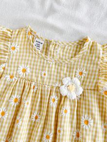 SHEIN Vintaside Kids 女婴夏季飘逸袖圆领连衣裙，优雅时尚，清新3D立体雏菊印花装饰，适合日常外出、休闲、家庭聚会或公园散步。 - 黃色 - 查看 9