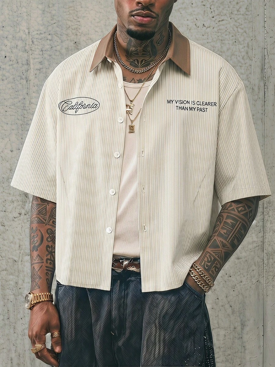 AXEPEAK Camisa casual de manga corta con botones delanteros y estampado de letras y rayas para hombres