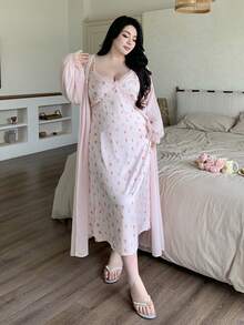 Dazy Plus 两件套优雅碎花睡衣套装，包括长款吊带裙和宽松缎面开衫，粉色睡衣套装 - 粉色 - 查看 4