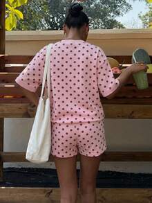 Muchica 2件套女士夏季多巴胺波点马图案印花圆领短袖T恤和波点短裤休闲套装，适合日常通勤、约会、派对、秋冬季、圣诞节、新年、感恩节、聚会、婚礼、海滩、毕业典礼、时尚、优雅、休闲、外出、约会、预订、通勤、闪亮、情人节、优雅、度假、休闲、Y2K、外出、毕业典礼等场合。 - 彩色 - 查看 2