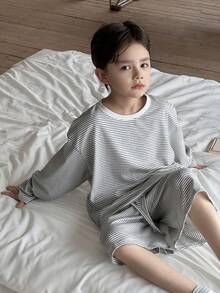 Dazy Kids 条纹圆领基础款男童睡衣套装（加大码） - 白色 - 查看 6