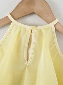 SHEIN Vestido de niña con cuello de volantes de varios niveles con decoración floral 3D de unicolor - Amarillo - Ver 3