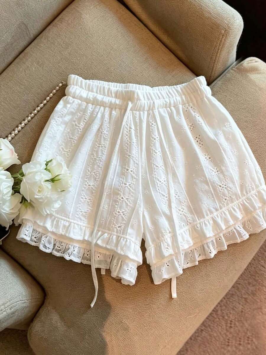 GlowEve Pantalones cortos de mujer con cintura con cordón y volantes bordados - Blanco - Ver 1