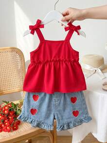 SHEIN Vintaside Kids 女婴夏季两件套，红色吊带背心搭配爱心刺绣牛仔短裤，适合户外玩耍、日常居家休闲、轻松运动、欢乐派对时光。 - 紅色 - 查看 1