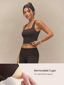 GLOWMODE FeatherFit™ Active Ambition Atasan Tank Top Crop Lembut Seperti Mentega dengan Leher Persegi dan Punggung Terbuka Berpilin, Cup yang Dapat Dilepas, Cocok untuk Yoga, Studio, dan Pakaian Sehari-hari dengan Dampak Rendah - Coklat - View 4