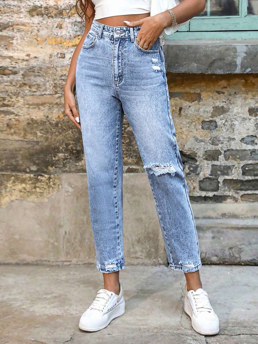 EMERY ROSE Plus Size Women's Fashion Distressed Pocket Zipper Versatile Denim Capri Pants - Light Wash - View 1