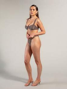 Rouah Quần bikini dây buộc bên hông màu xám bạc ánh kim sang trọng, hoàn hảo cho kỳ nghỉ hè - Có áo bikini cùng kiểu. - màu nâu - Xem 7