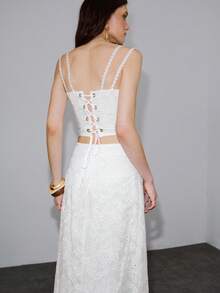 MOTF PREMIUM TOP CAMISERO CORTO CON BORDADO Y CORDÓN PARA ESTILIZAR LA CINTURA, PRIMAVERA/VERANO - Blanco - Ver 4