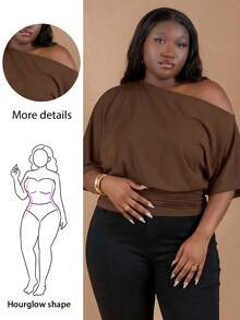 CurvyTilda Camiseta casual asimétrica de cuello para talla grande, versátil para uso diario, citas, té de la tarde, salir con amigos, ocasiones que combinan con todo, top de un hombro, para figura de reloj de arena - Marrón - Ver 1