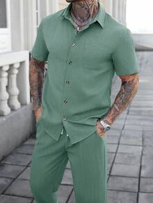 Manfinity Homme 男士纯色纹理条纹休闲度假短袖衬衫和裤子两件套 - 綠色 - 查看 5