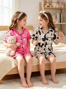 SHEIN Playful Pals 女童奶牛爱心睫毛印花翻领仿丝短裤套装，家居服 - 彩色 - 查看 4