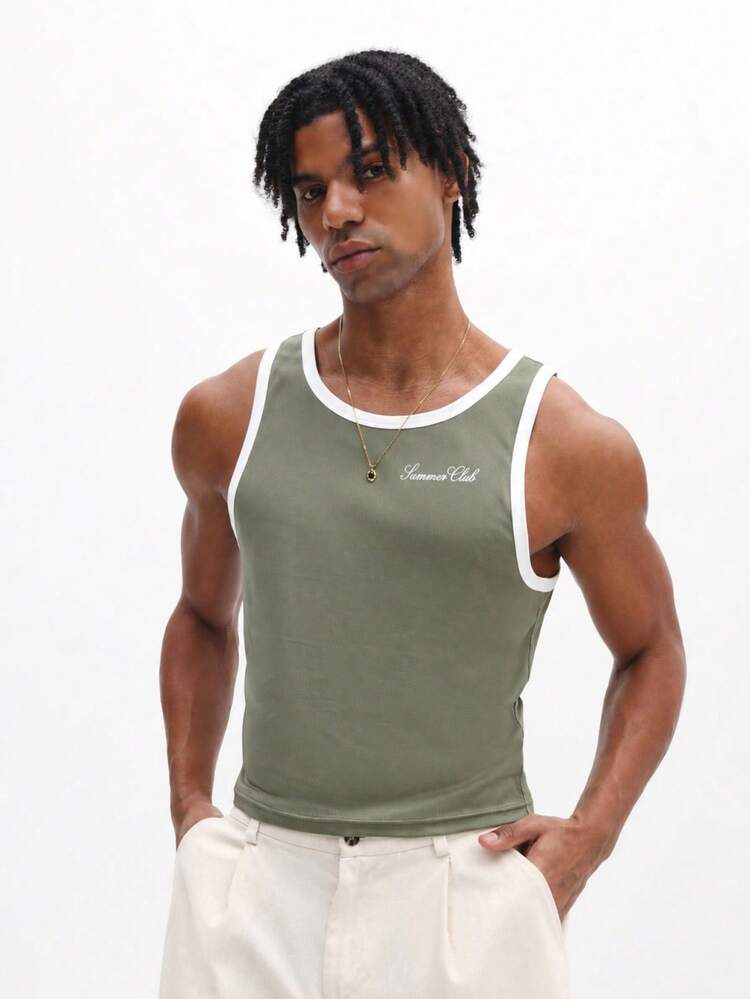 Tanque verde-sálvia com detalhes contrastantes em branco