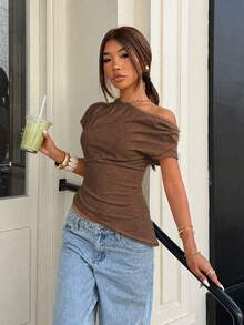 Muchica Áo thun trắng ôm dáng, không đối xứng vai dành cho nữ - màu nâu - Xem 7