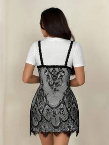 SHEIN PETITE 蕾絲拼接黑白短洋裝，適合嬌小女性 - 黑與白 - 查看 2