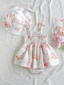 SHEIN Vintaside Kids 这款女童夏季白色连衣裙，柔软可爱，甜美亲切，休闲舒适，配有环绕式领口和同色宽檐遮阳帽。纯白色底色上点缀着粉色卡通兔子和樱花数码印花。连衣裙采用梭织面料，版型合身，领口蝴蝶结装饰，环绕式设计更显精致。适合日常外出、野餐、户外散步和生日派对等场合。 - 彩色 - 查看 2