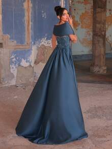 Aureia Đầm dạ hội maxi dáng chữ A bằng satin màu kem, thanh lịch, tối giản, thêu ren kiểu Pháp, vai bất đối xứng, đính hoa lớn. - Xám Xanh - Xem 5