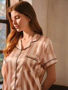 Bisouelle Bộ đồ ngủ 2 món bằng vải satin kẻ sọc, áo sơ mi ve ngắn cài nút và quần nơ, thích hợp mặc ở nhà, bộ đồ hai món - Cà phê nâu - Xem 5